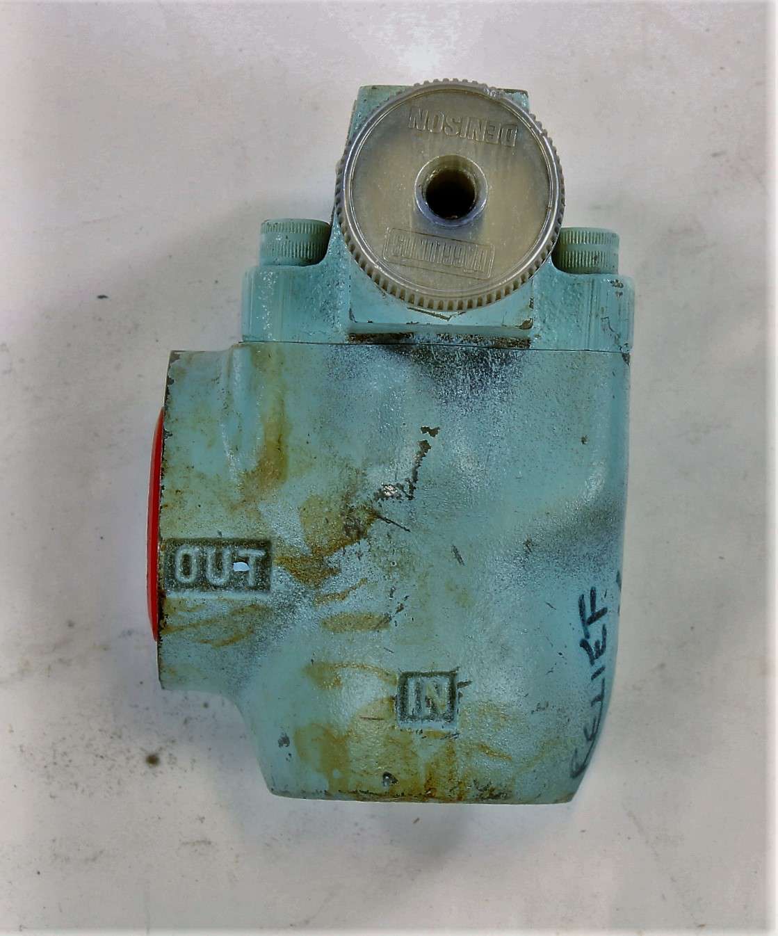 DENISON - 016-39048 - VALVE
