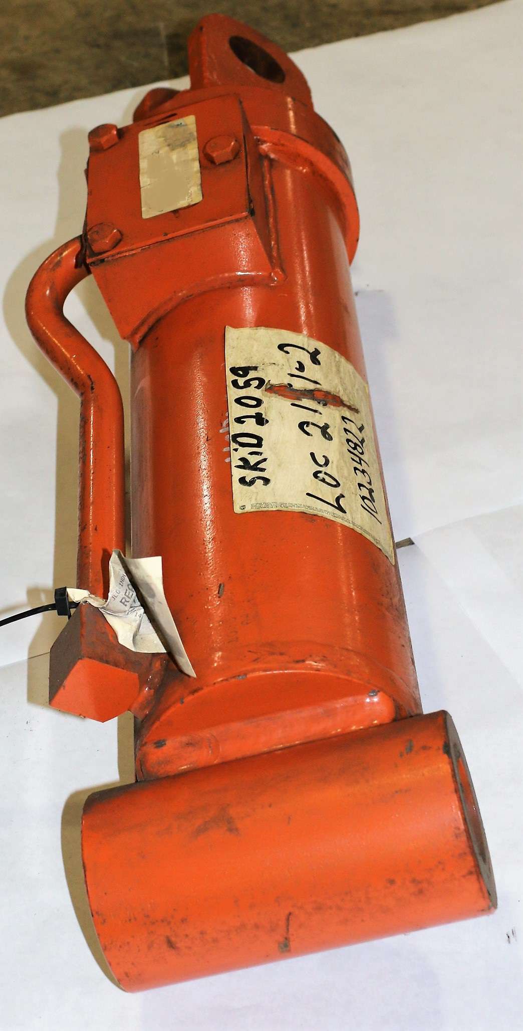 JLG - 10234822 - CYL REAR STABLZR WBUSH