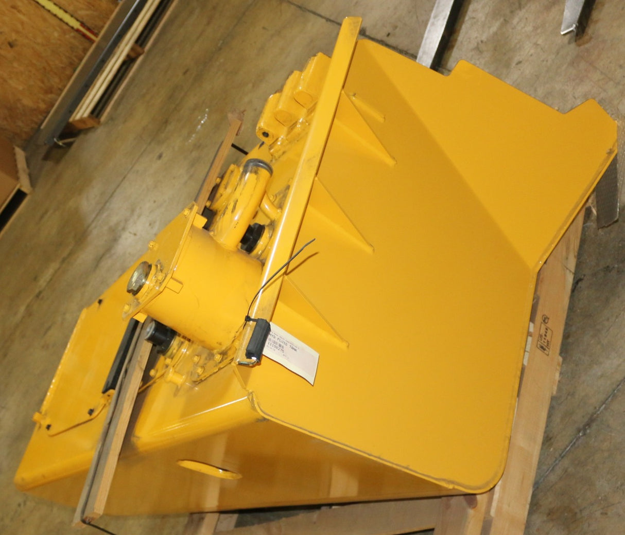 VOLVO - 11190275 - HYD FLUID TANK