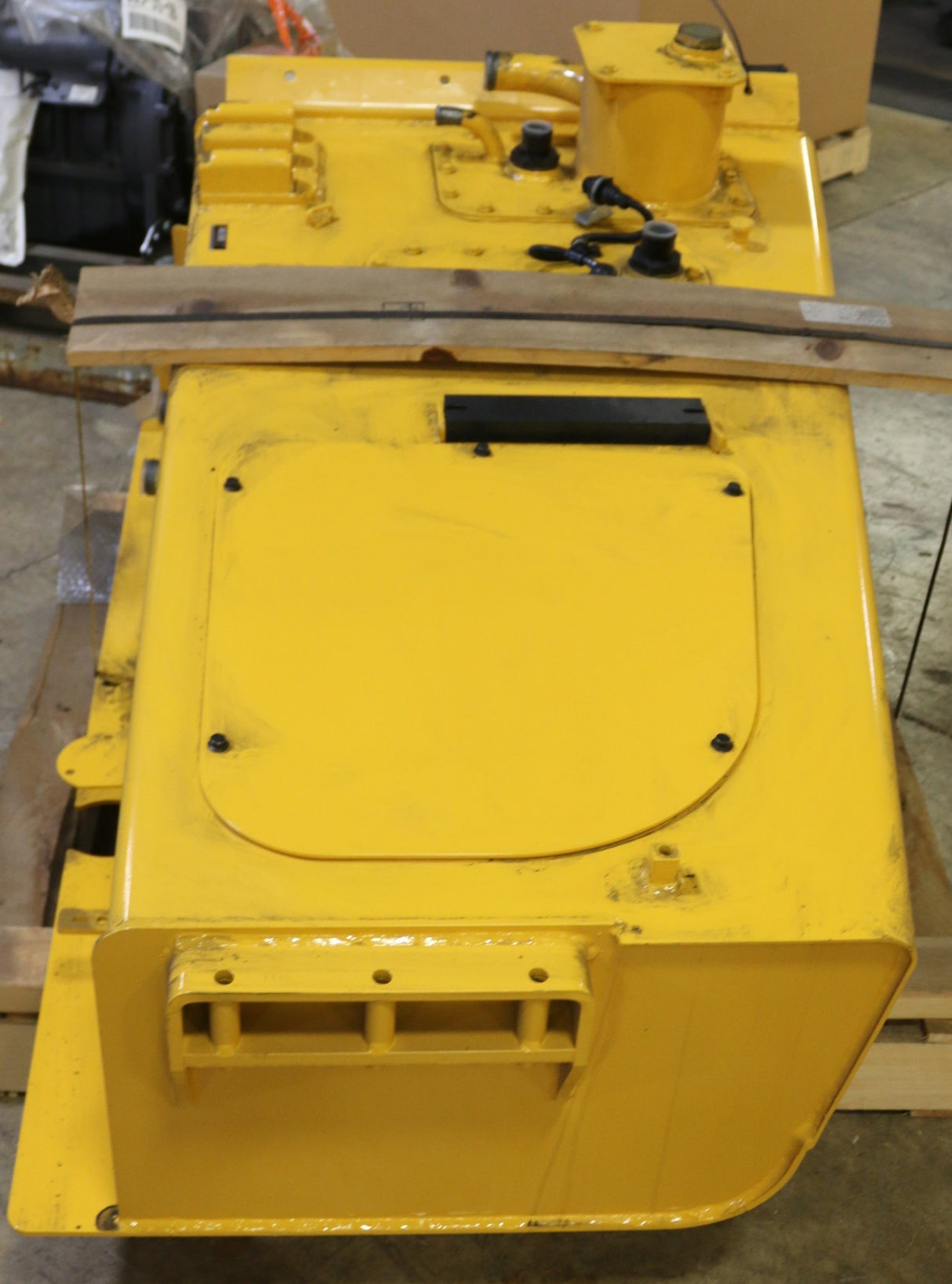 VOLVO - 11190275 - HYD FLUID TANK