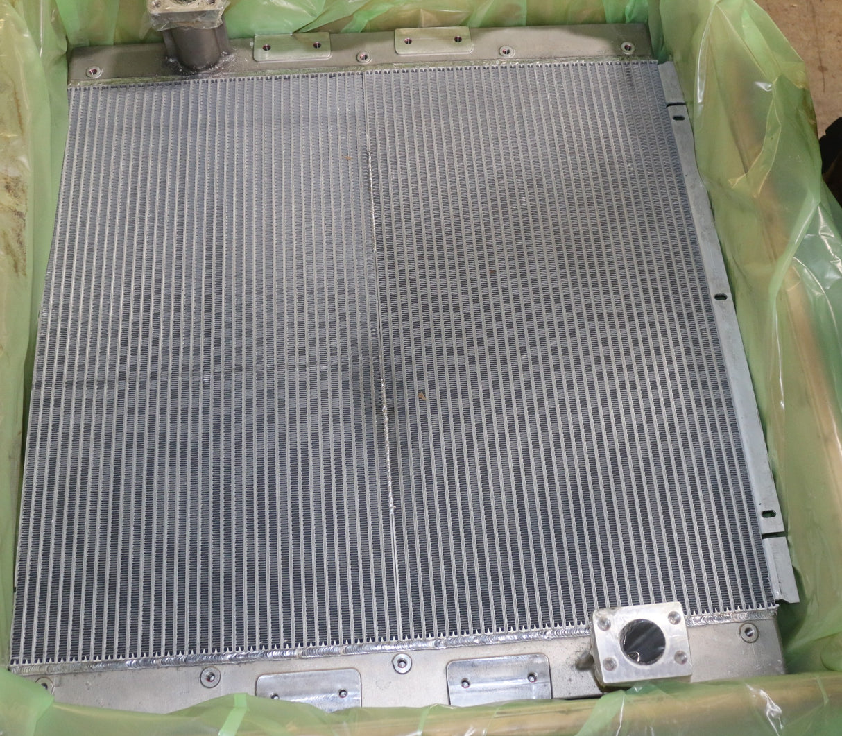 VOLVO - 14536042 - OIL COOLER