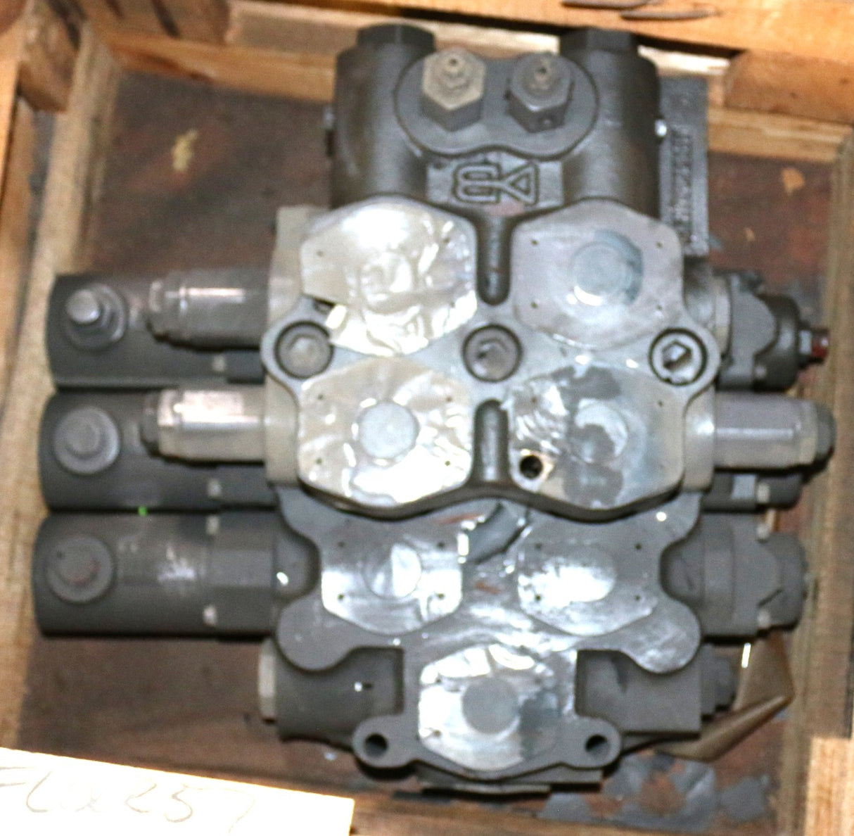 VOLVO - 2042-05501 - CONTROL VALVE_M