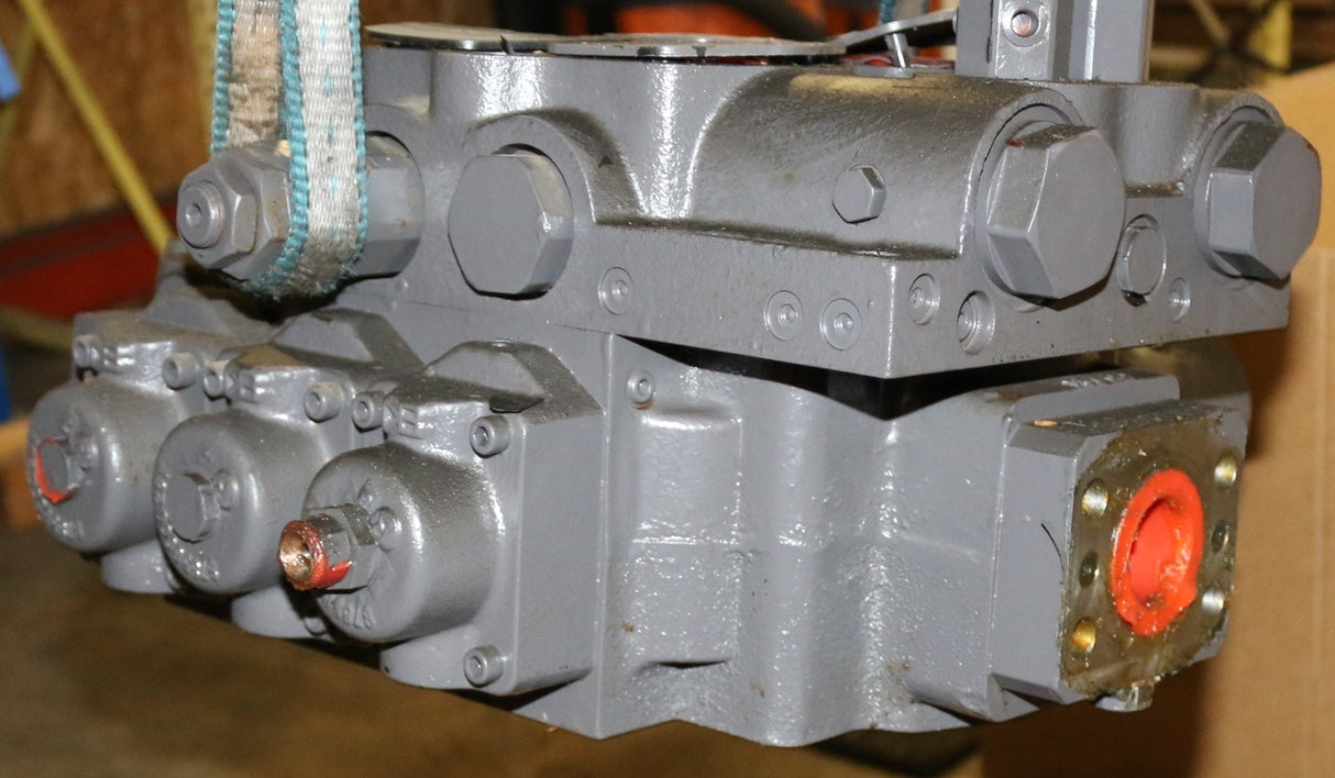 VOLVO - 2042-05501 - CONTROL VALVE_M