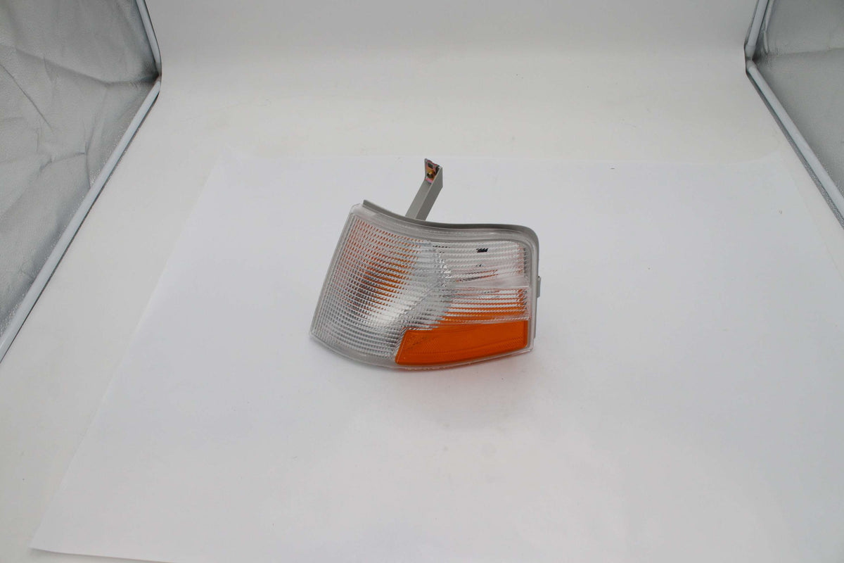 VOLVO - 20496650 - TURN SIGNAL LAMP LEFT SIDE