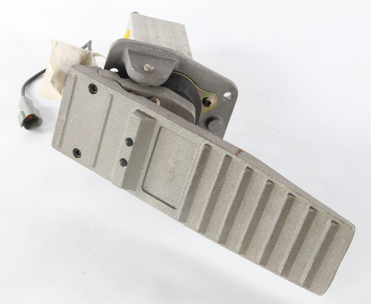 CARLISLE - 2101-137 - HYDRAULIC PEDAL BRAKE VALVE