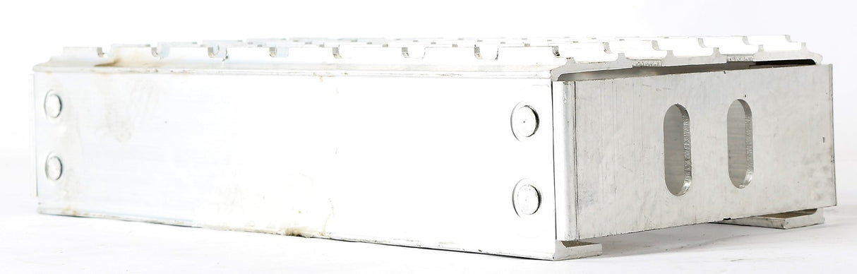 VOLVO - 25166151 - SIDE STEP 4-5/8" X 10"