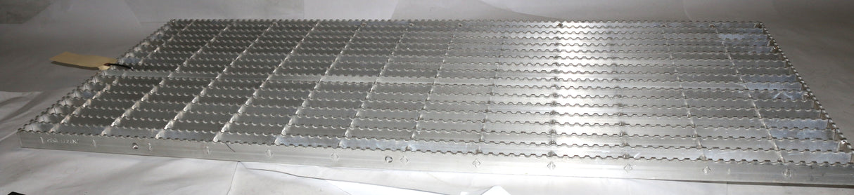 MACK - 39QL4157M2 - TREAD PLATE