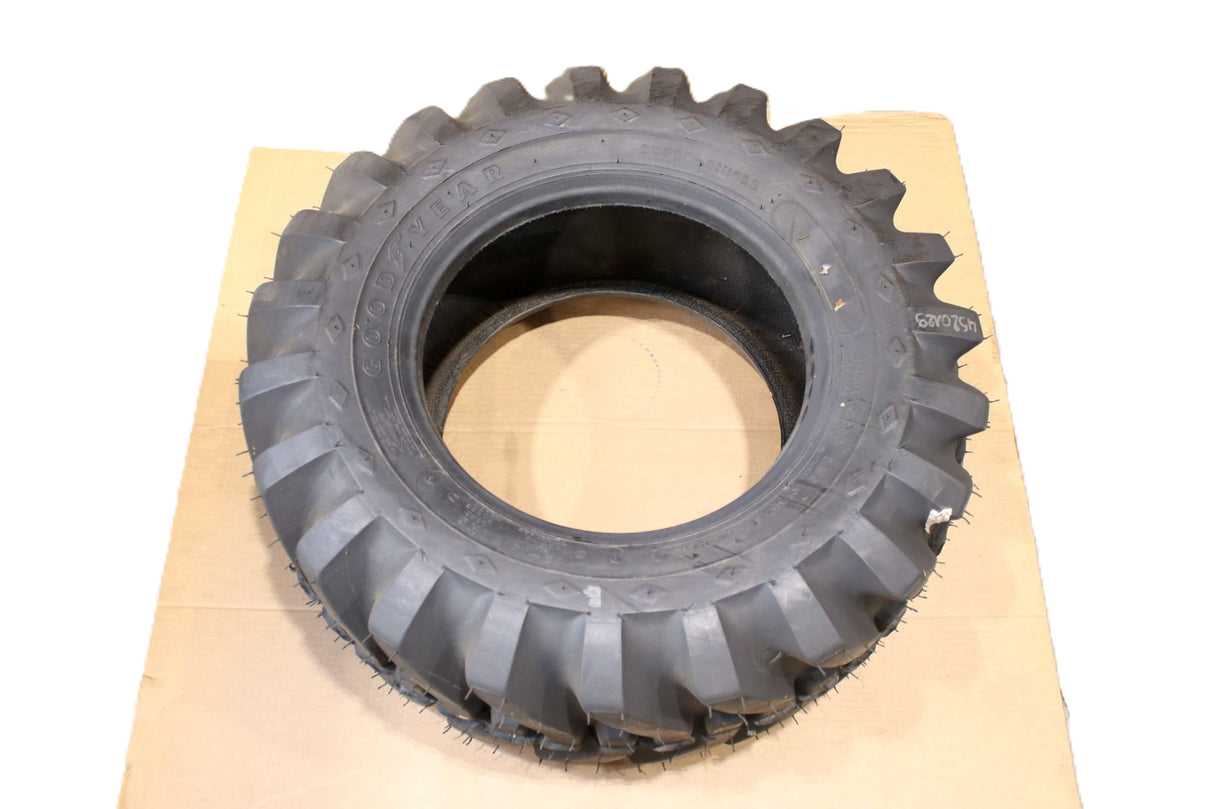 JLG - 4520129 - TIRE 12X165 NHS