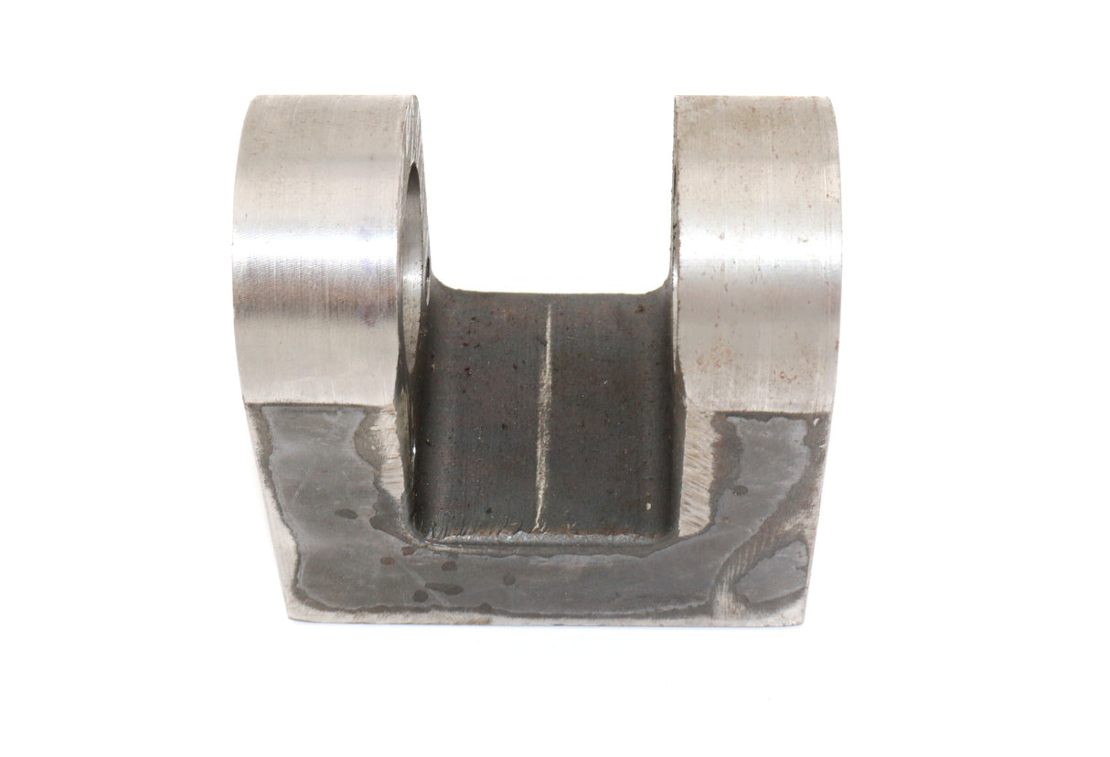 VOLVO - 62262 - LUG TAPPED