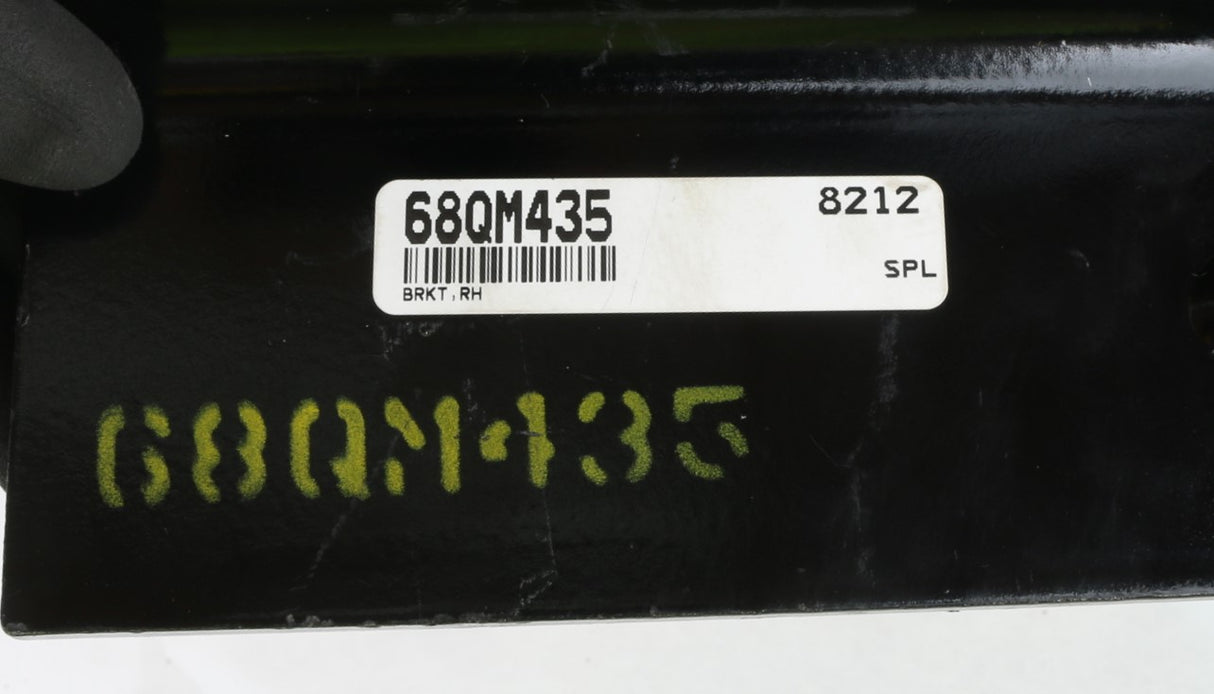 MACK - 68QM435 - BRACKET HOOD HINGE COMPLETE (RH)