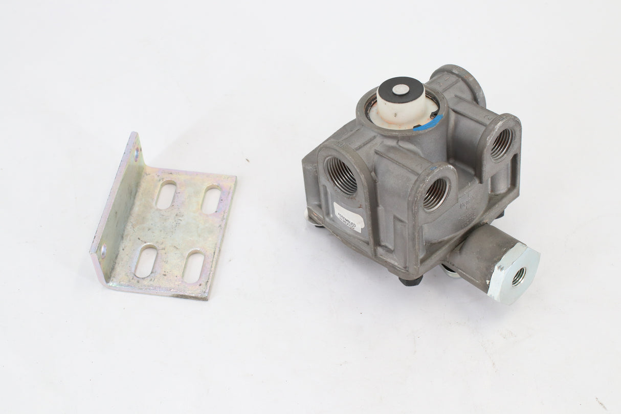MACK - 745-103010 - RELAY VALVE R-14
