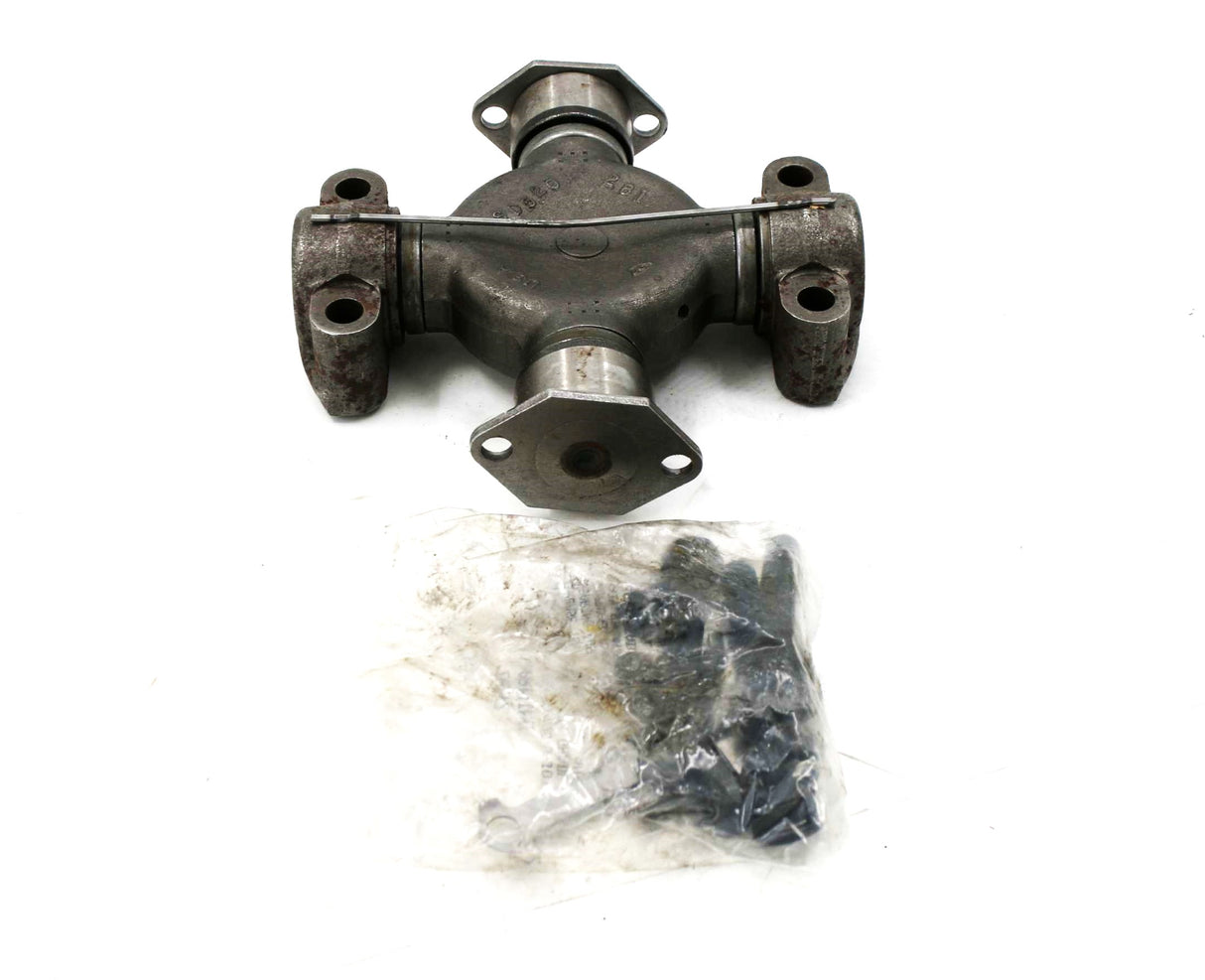 MACK - 8235-CP18N96 - UNIVERSAL JOINT