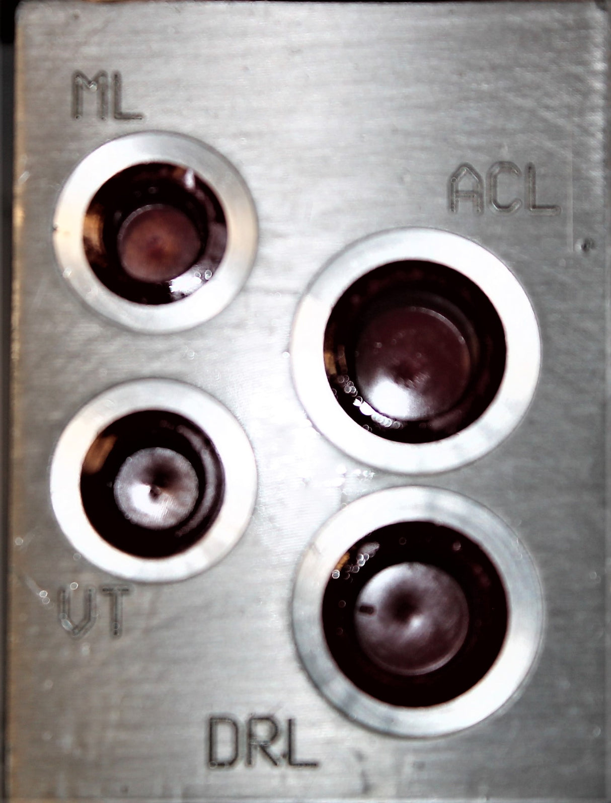 VOLVO - 97639 - VALVE ASSYMOT0R DISPLACEMENT