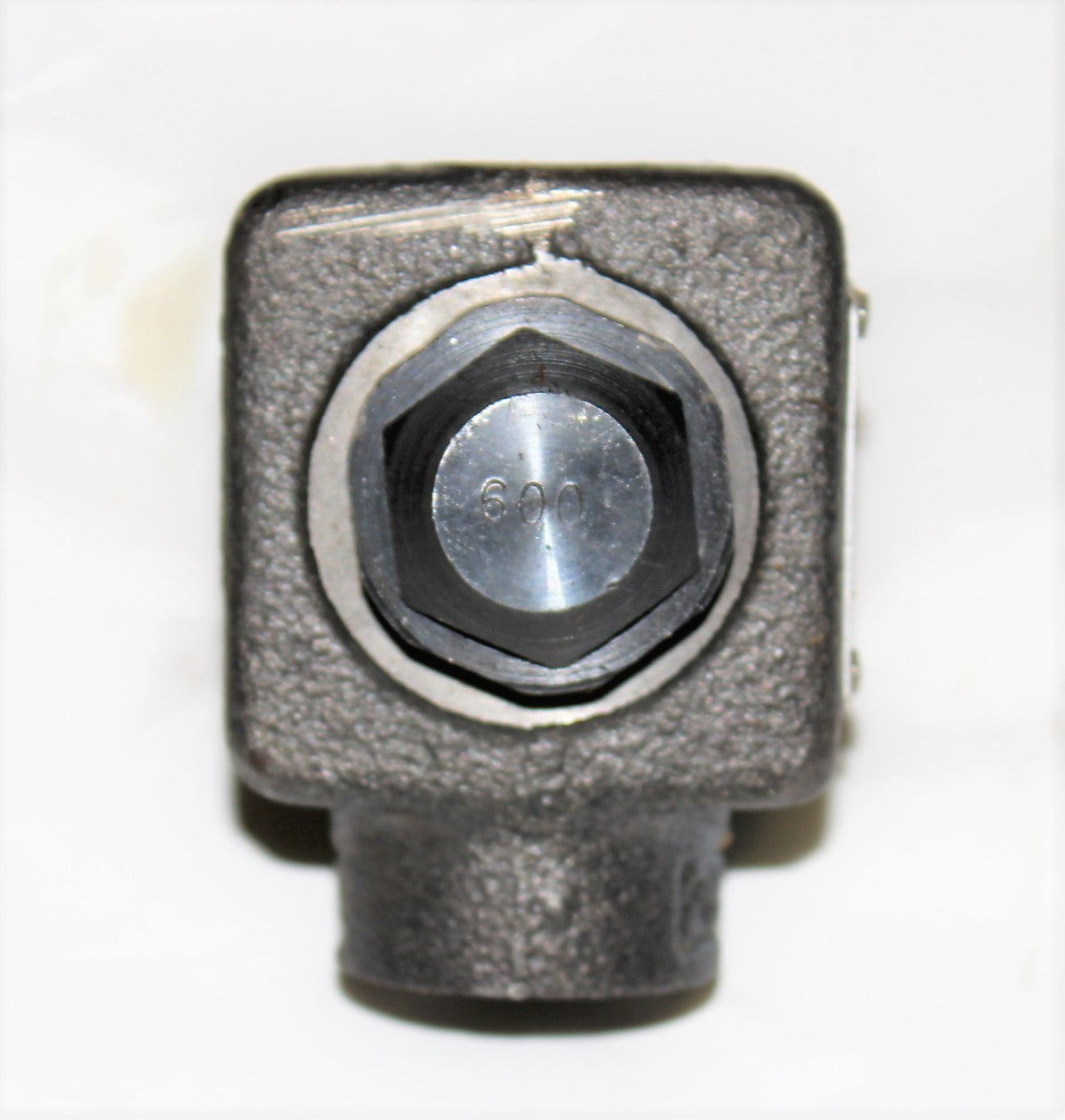 JOHN DEERE - AT119013 - RELIEF VALVE 3000 MAX PSI