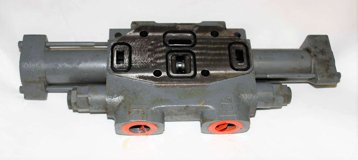 JOHN DEERE - AT124805 - VALVE