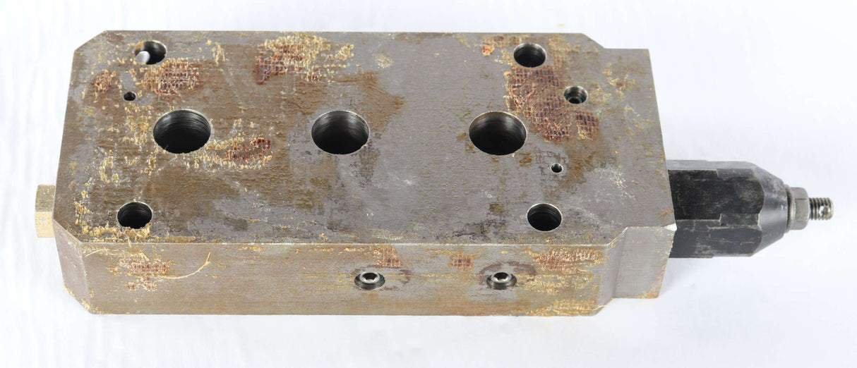 JOHN DEERE - AT132828 - PLATE ORIFICE SANDWICH