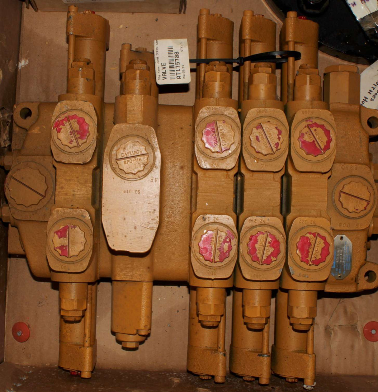 JOHN DEERE - AT175708 - VALVE