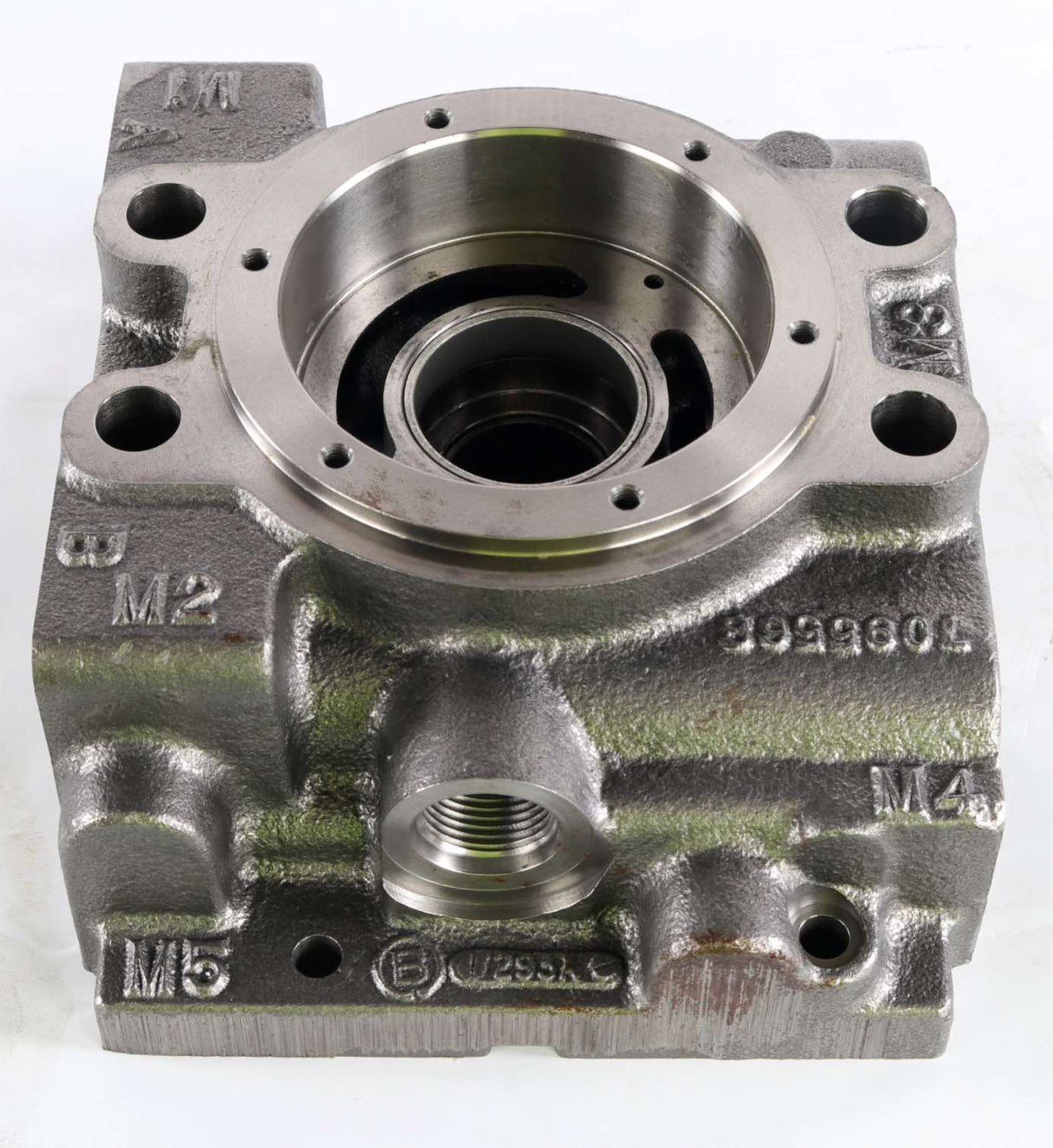 JOHN DEERE - AT220772 - CAP DANFOSS NUMBER 8100690