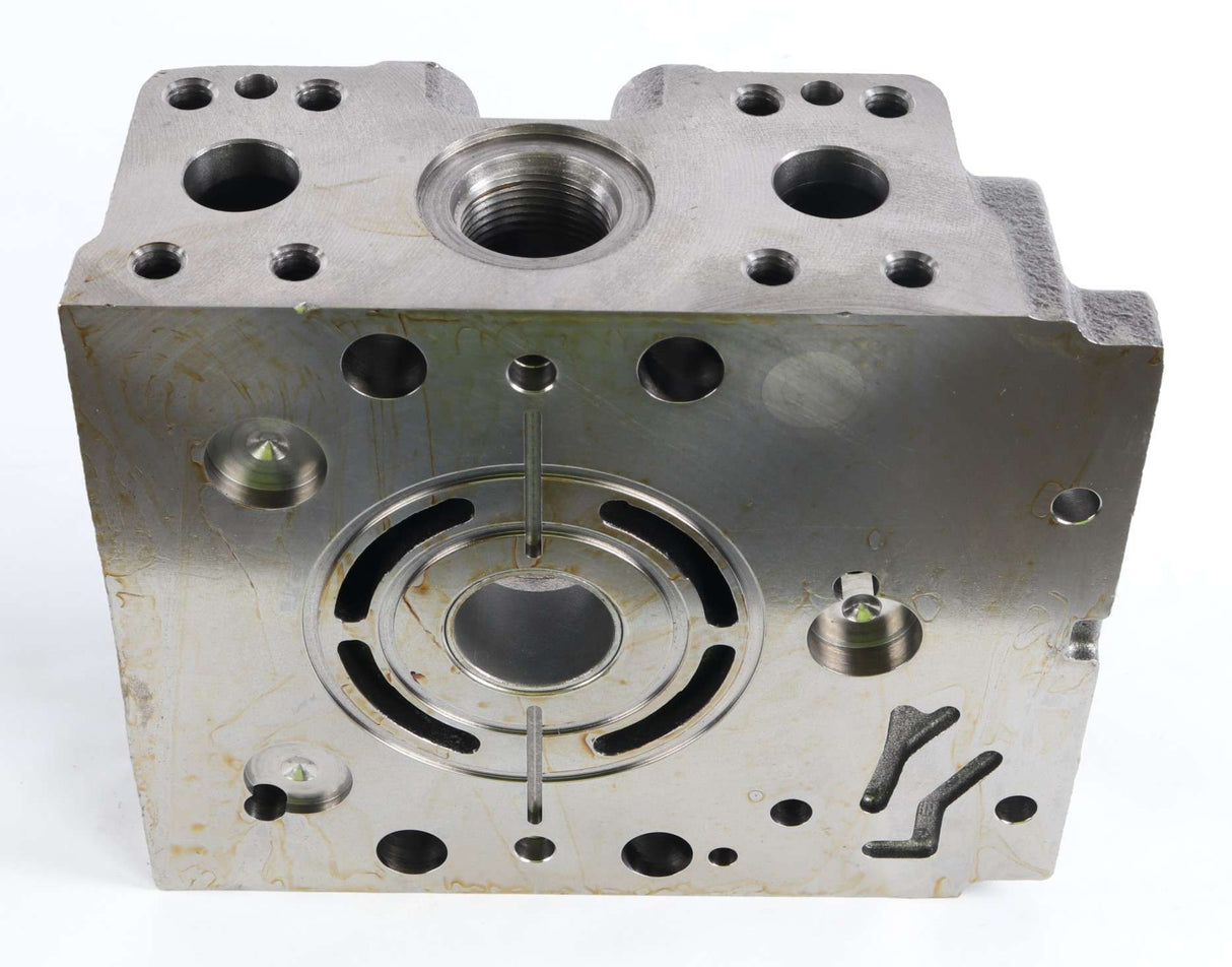 JOHN DEERE - AT220772 - CAP DANFOSS NUMBER 8100690