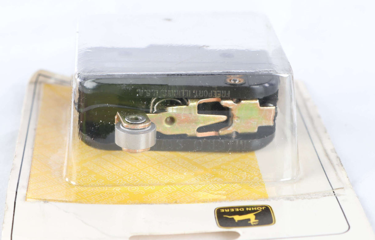 JOHN DEERE - AT43793 - 15 A 125 250 480 VAC SWITCH
