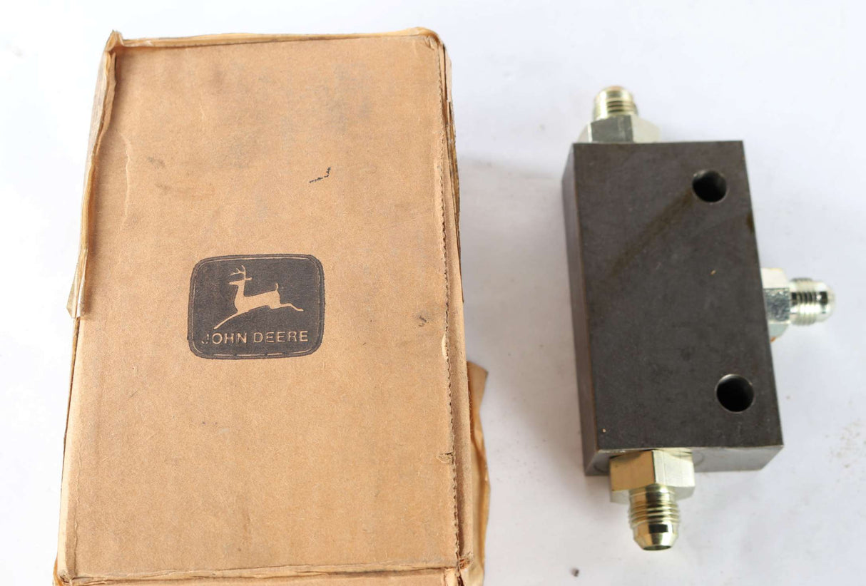 JOHN DEERE - AT59956 - VALVE