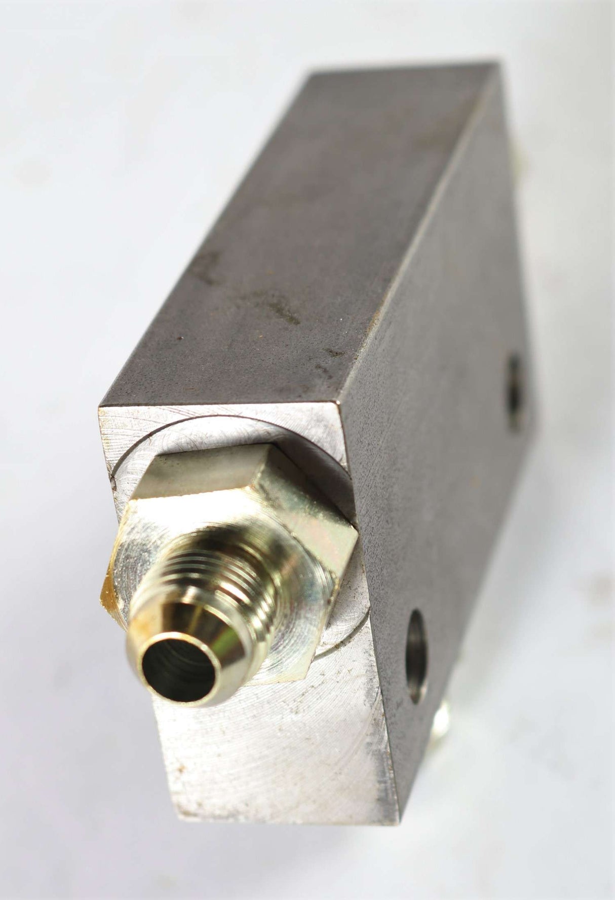 JOHN DEERE - AT59956 - VALVE