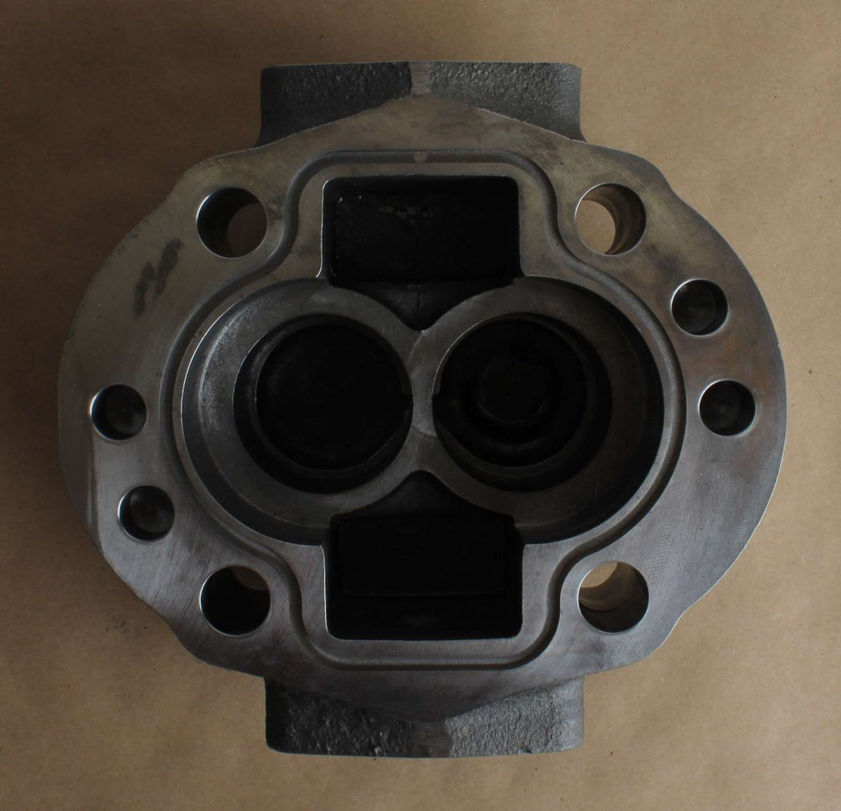 HITACHI - E4097536 - HYDRAULIC PUMP END COVER