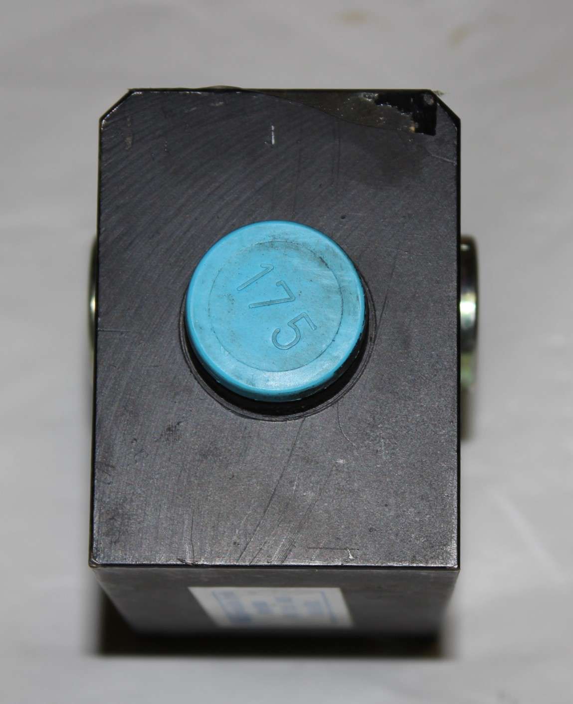 JOHN DEERE - F034833 - RELIEF VALVE