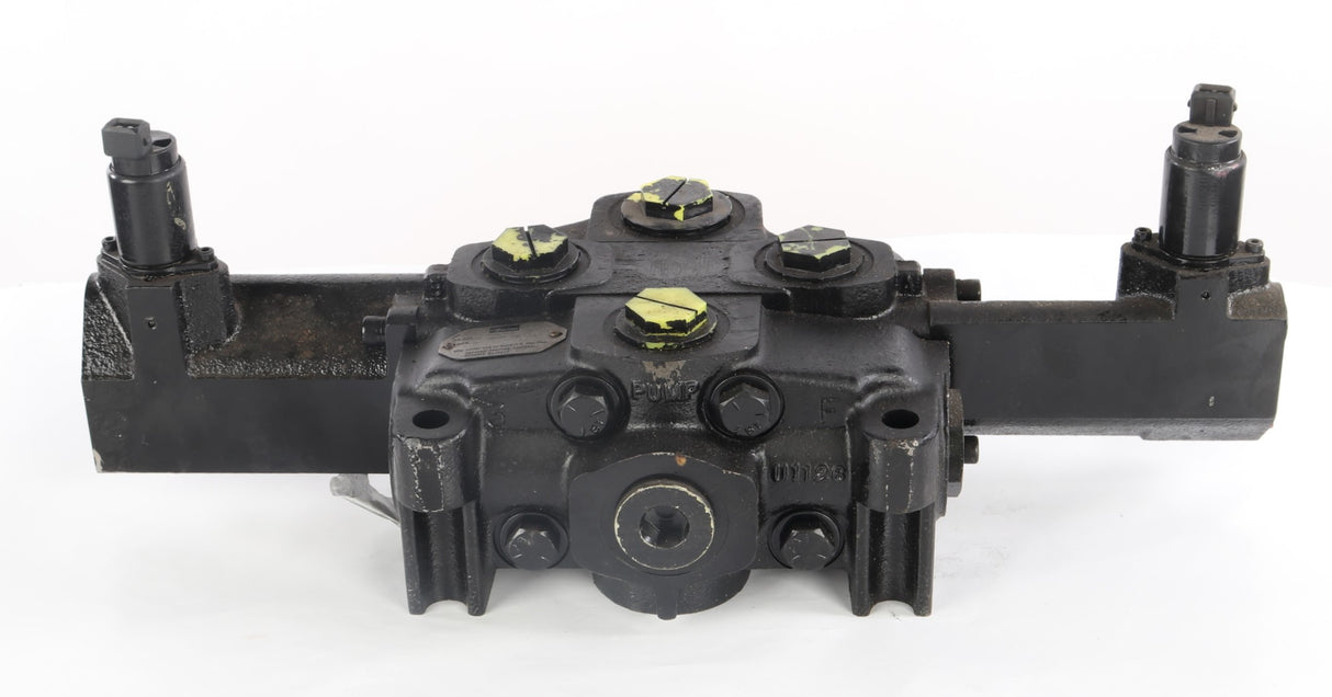 JOHN DEERE - F124056 - HYD VALVE