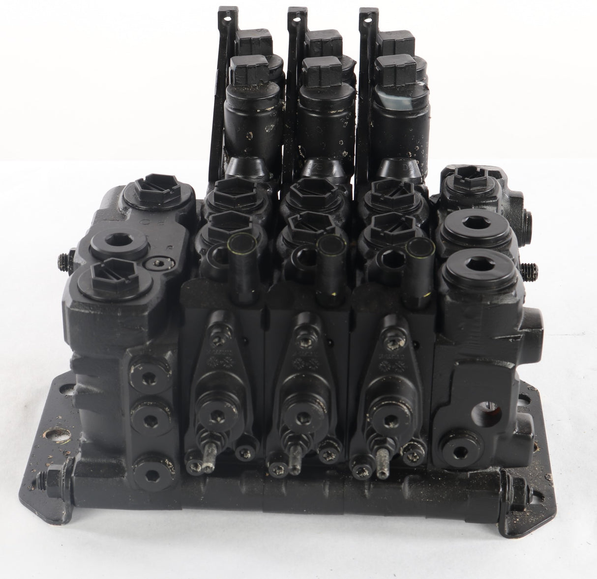 PARKER - L90LS-03-SE10-047 - THREE SPOOL HYDRAULIC CONTROL VALVE
