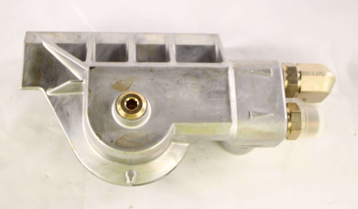 JOHN DEERE - RE502858 - ADAPTER