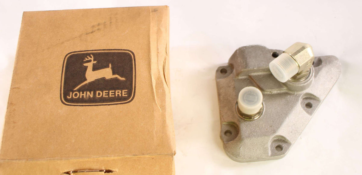 JOHN DEERE - RE71062 - ADAPTER