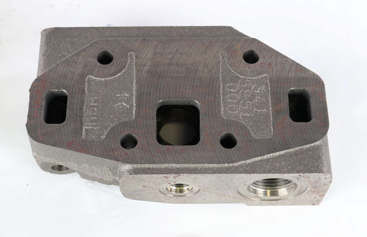 JOHN DEERE - T152705 - HOUSING OUTLET