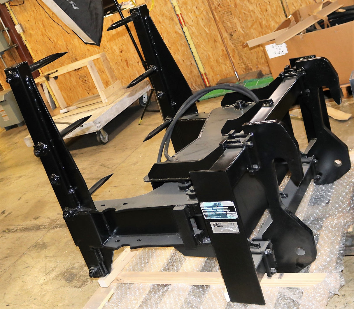 JLG - 0240118 - BALE HANDLER SPIKE