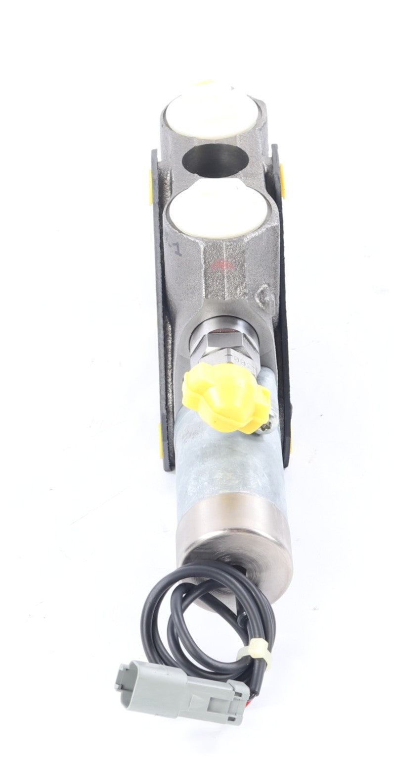 VOLVO - 15184817 - DIRECTIONAL CONTROL VALVE