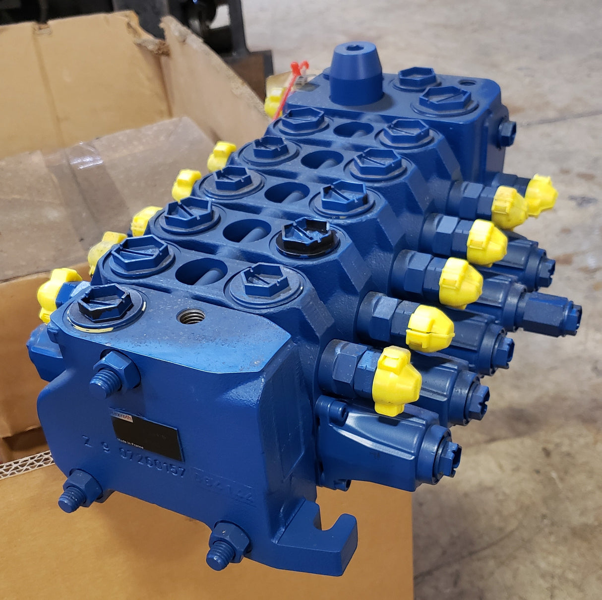 TEREX FUCHS - 5606661850 - CONTROL VALVE