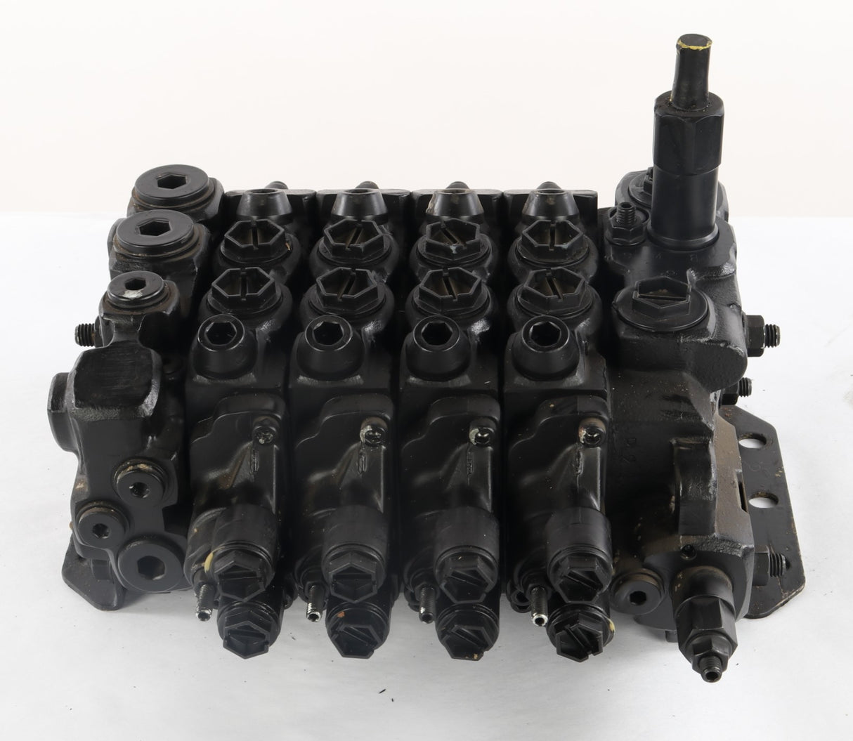 PARKER - L90LS-04-DE01-111D - FOUR SPOOL HYDRAULIC CONTROL VALVE