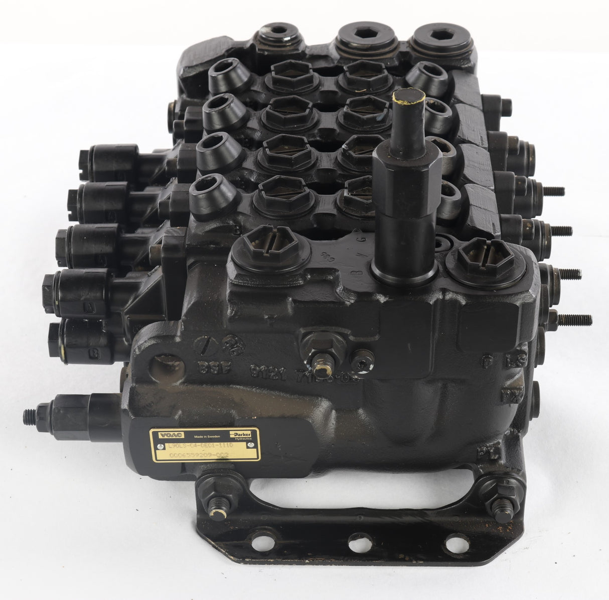 PARKER - L90LS-04-DE01-111D - FOUR SPOOL HYDRAULIC CONTROL VALVE