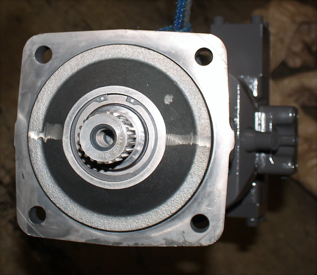 VOLVO - 14619027 - TRAVEL MOTOR