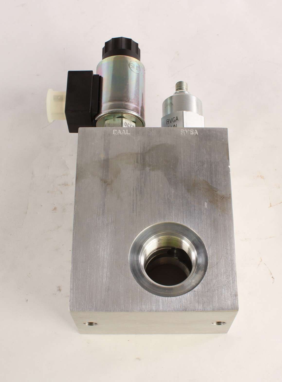 SUN HYDRAULICS - XRGX-LHN-CM-211 - VALVE SOLENOID CONTROLED