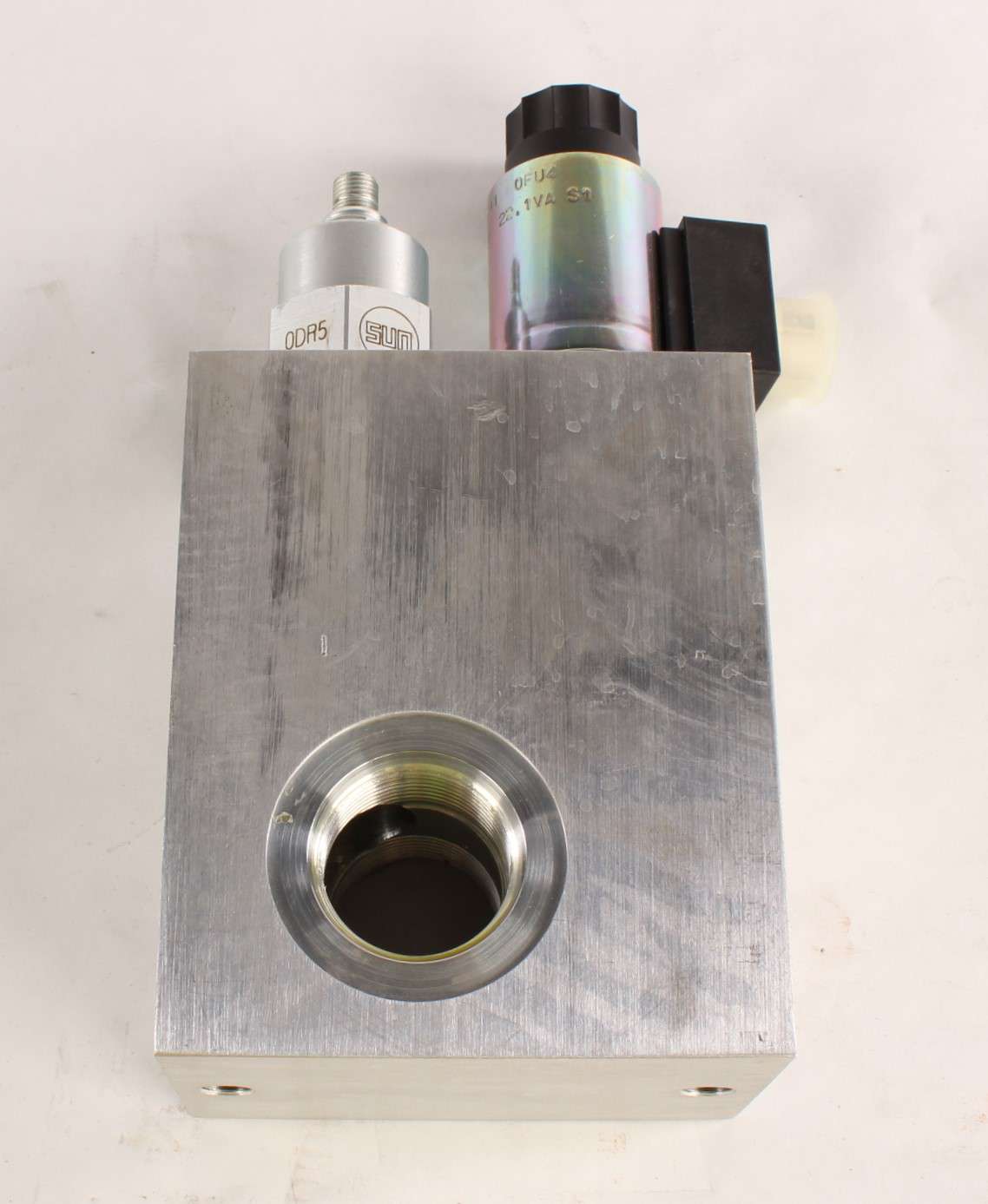 SUN HYDRAULICS - XRGX-LHN-CM-211 - VALVE SOLENOID CONTROLED