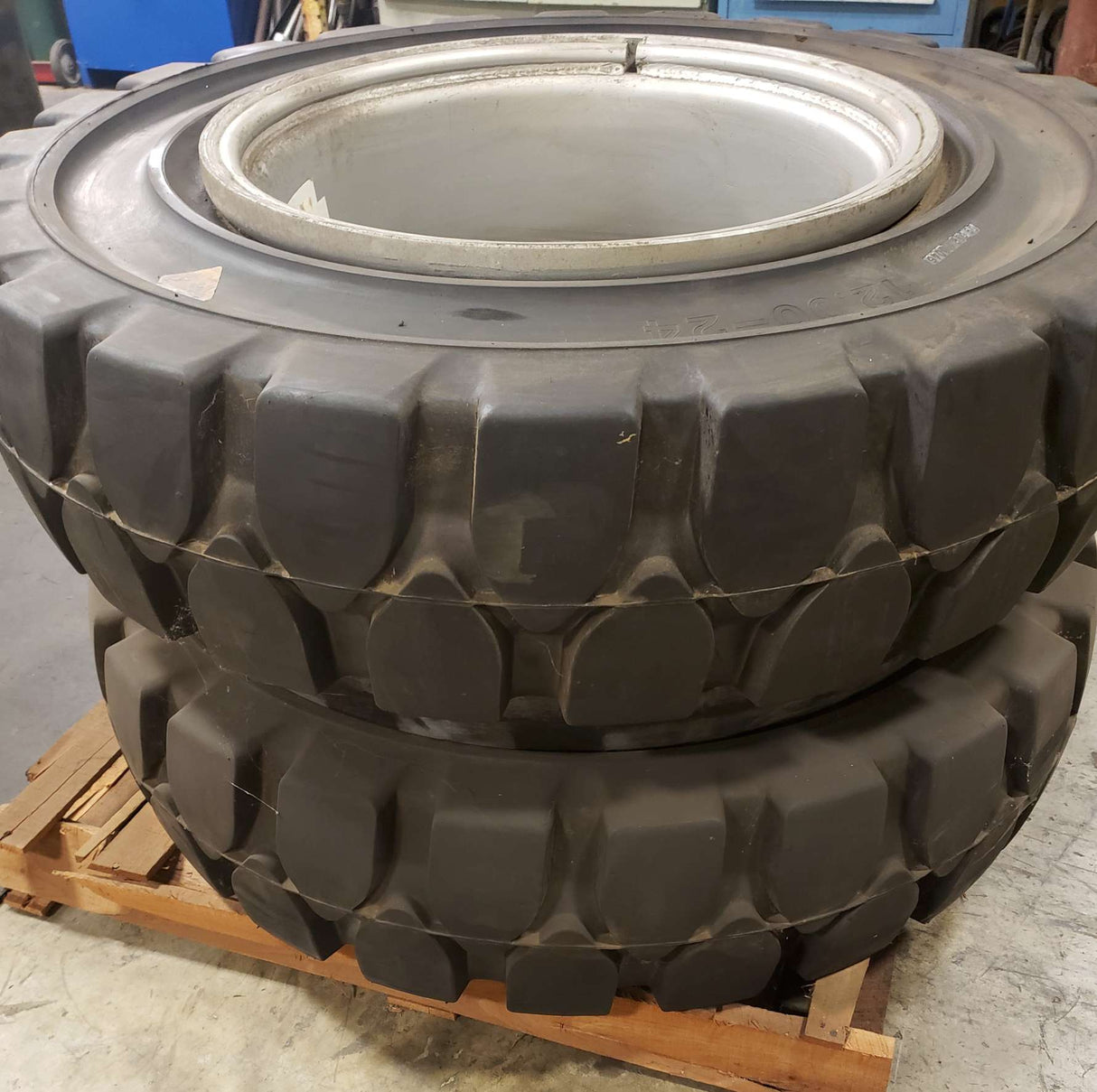 TEREX FUCHS - 5307660021 - PAIR OF WHEELS