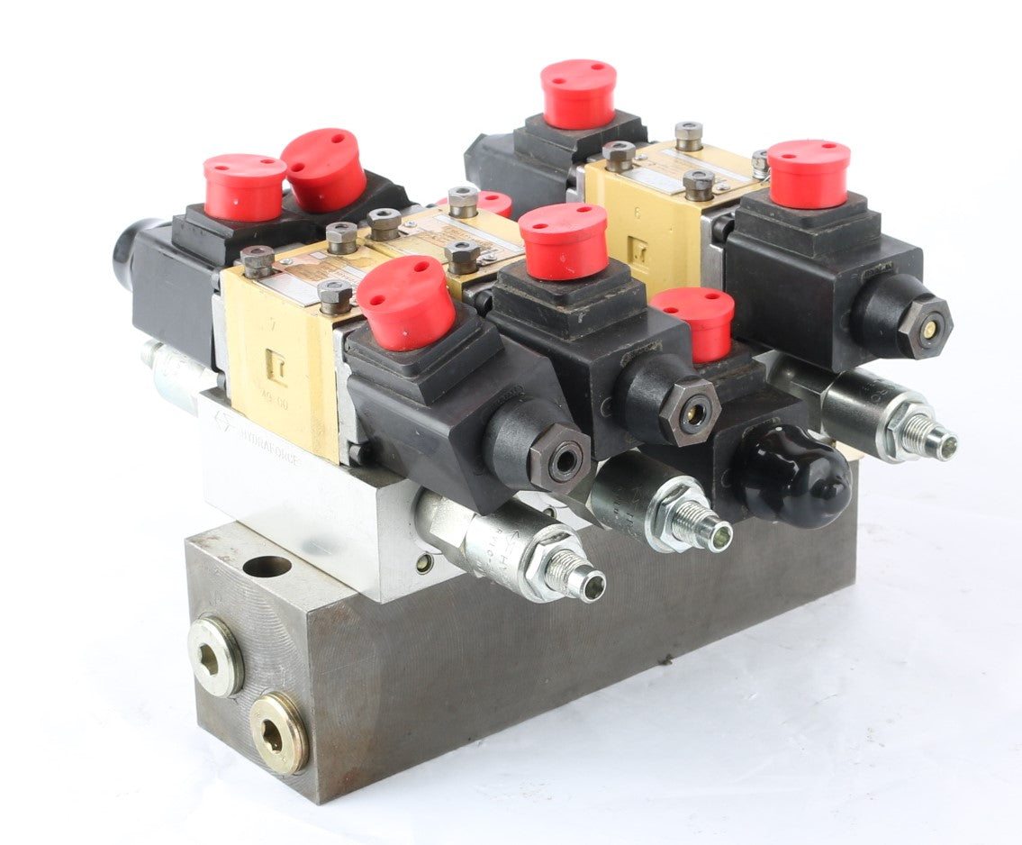 JLG - 520040 - MANIFOLD (SIZE 3)