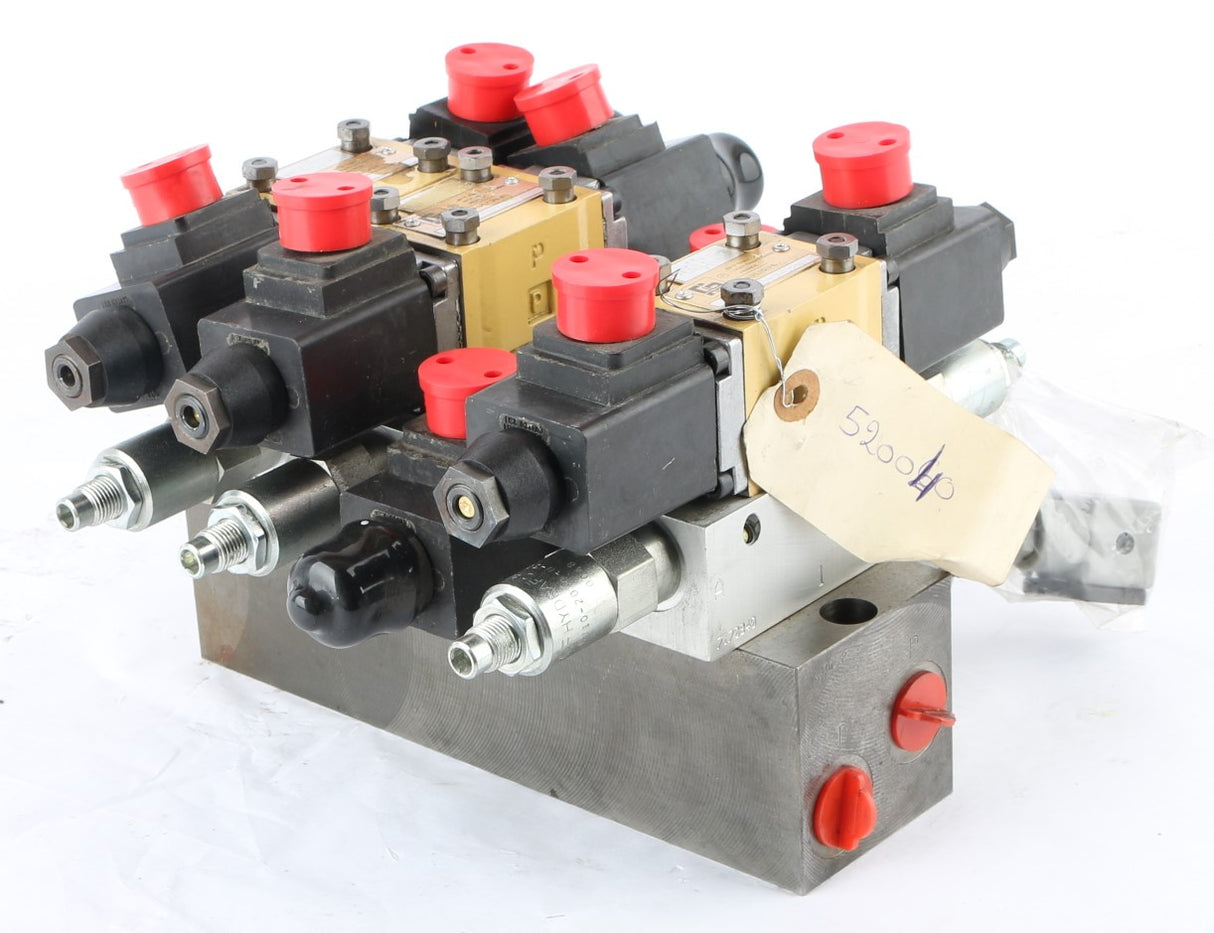 JLG - 520040 - MANIFOLD (SIZE 3)