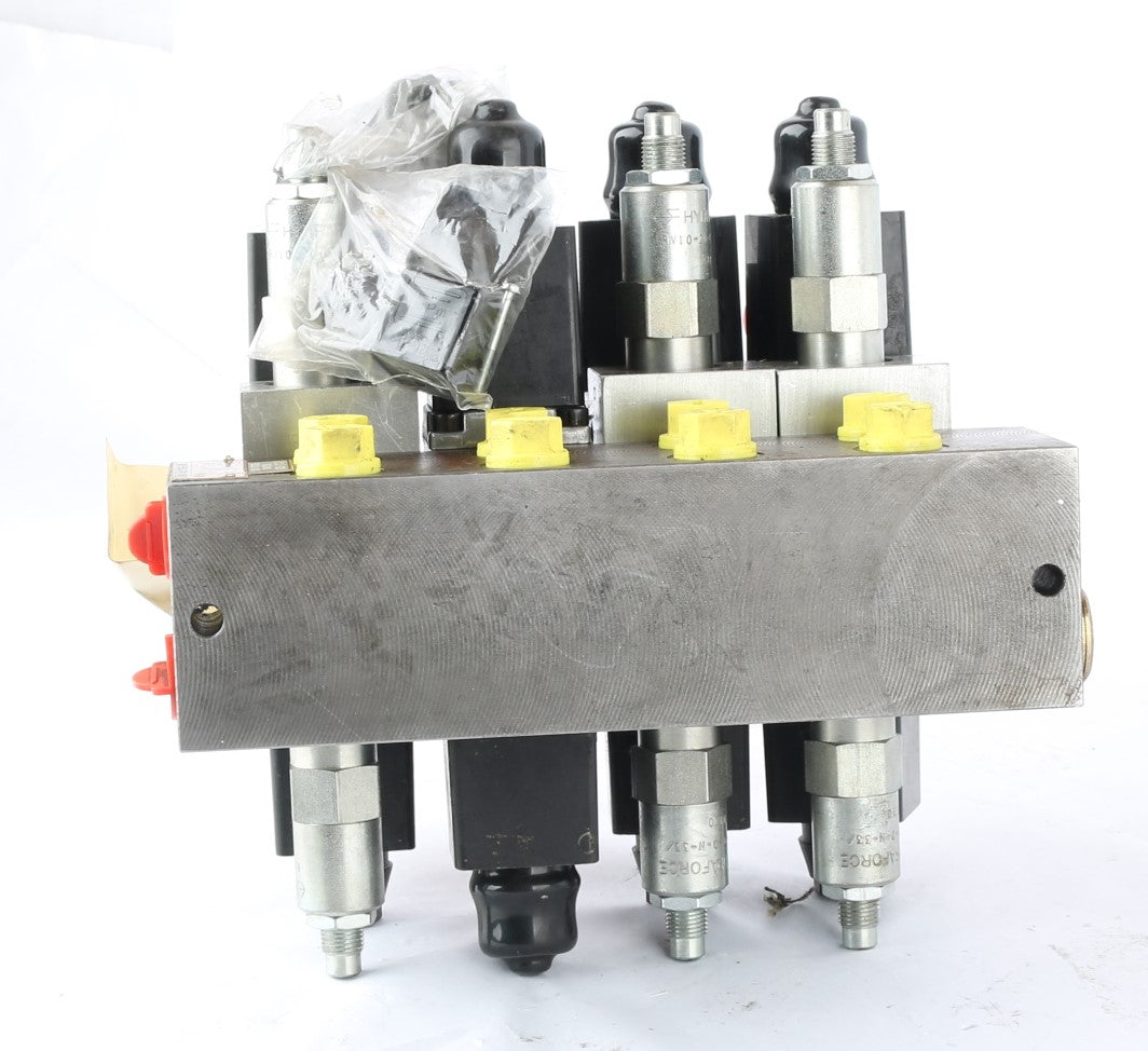 JLG - 520040 - MANIFOLD (SIZE 3)