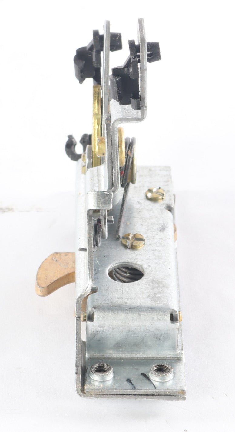 MACK - 84167601 - LATCH