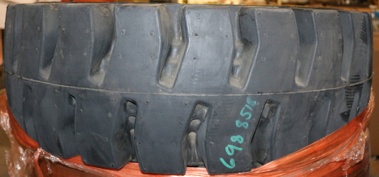 BOBCAT - 6988518 - TIRE - FLEX AT TREAD 12X16.5(33X12) EF