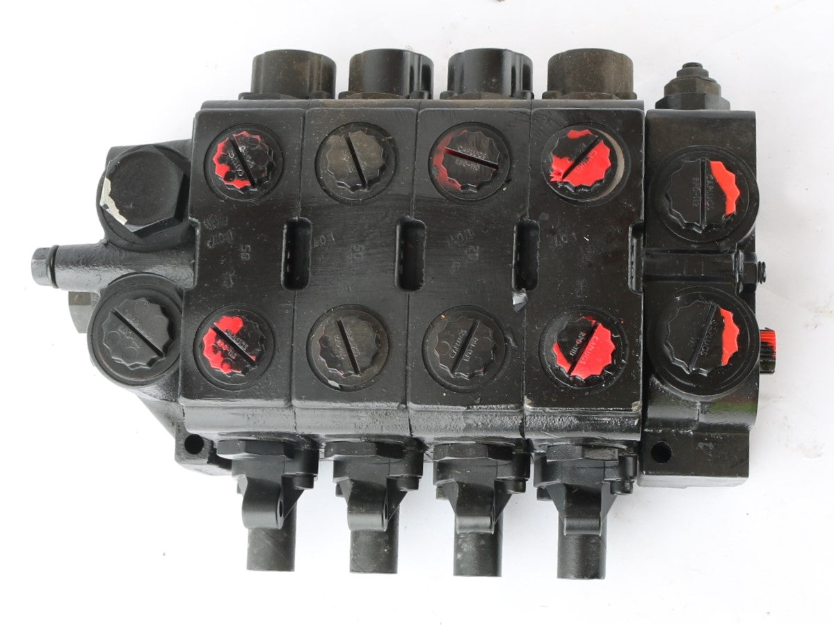 JLG - 7935000338 - VALVE 4 SECTION ALL MANUAL W/