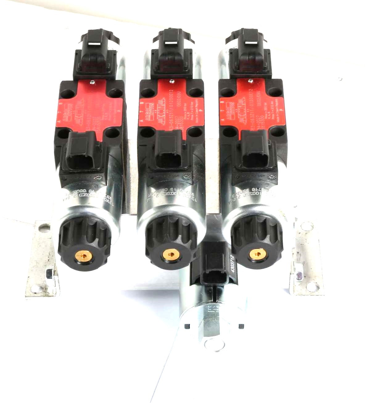 JLG - 3935000215 - VALVE ASSY 3 BANK DO3 W/ UNLOA