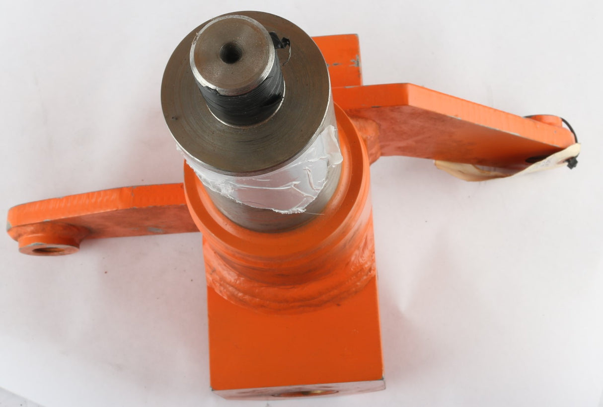 JLG - 4130277S - SPINDLE WELD (RH) TP-114